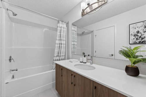 409 Corner Glen Way Ne, Calgary, AB - Indoor Photo Showing Bathroom