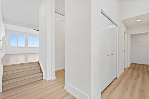 409 Corner Glen Way Ne, Calgary, AB - Indoor Photo Showing Other Room