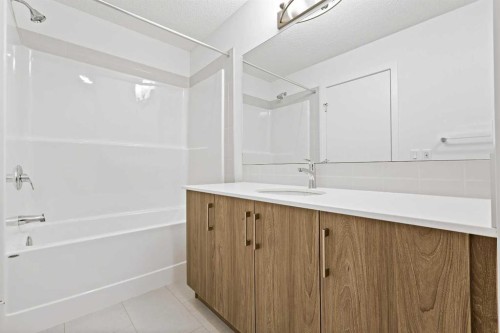 409 Corner Glen Way Ne, Calgary, AB - Indoor Photo Showing Bathroom