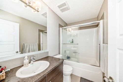 453-130 New Brighton Way Se, Calgary, AB - Indoor Photo Showing Bathroom