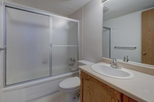 403-2011 University Drive Nw, Calgary, AB - Indoor Photo Showing Bathroom