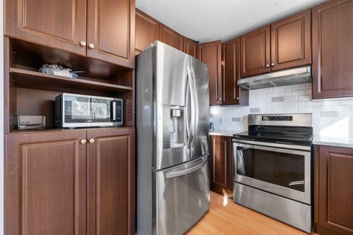 47 Martindale Mews Ne, Calgary, AB - Indoor Photo Showing Kitchen With Stainless Steel Kitchen
