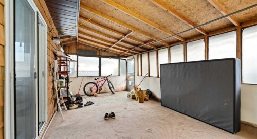 110 39 Street Se, Calgary, AB - Indoor Photo Showing Other Room