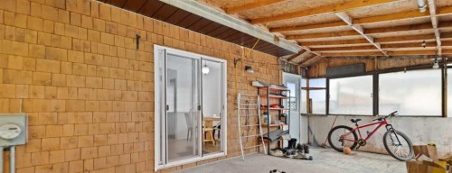 110 39 Street Se, Calgary, AB -  Photo Showing Other Room