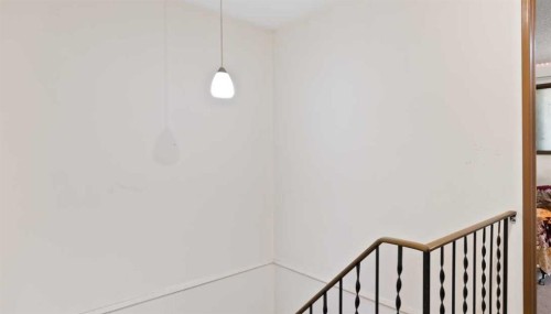 110 39 Street Se, Calgary, AB - Indoor Photo Showing Other Room