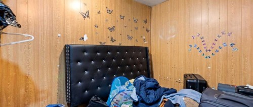 110 39 Street Se, Calgary, AB - Indoor Photo Showing Other Room