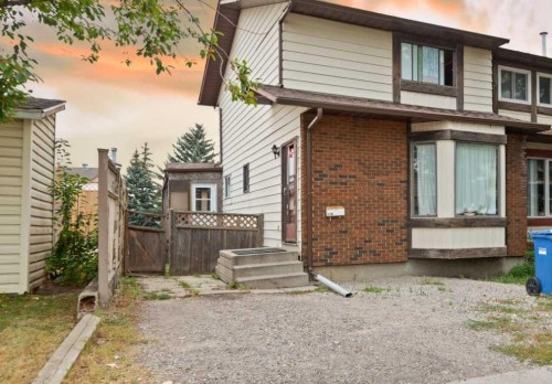 110 39 Street Se, Calgary, AB - Outdoor With Exterior