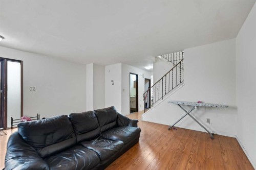 110 39 Street Se, Calgary, AB - Indoor Photo Showing Living Room