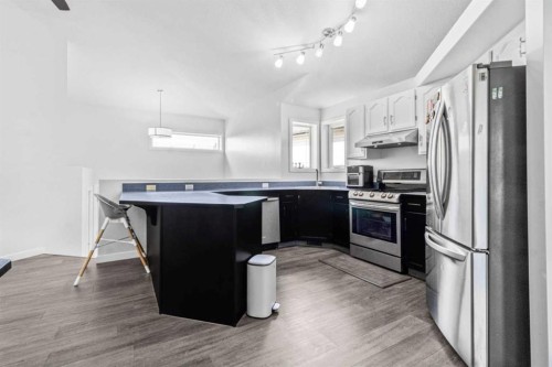 295 Coventry Road Ne, Calgary, AB - Indoor Photo Showing Kitchen
