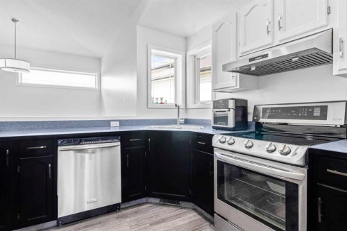295 Coventry Road Ne, Calgary, AB - Indoor Photo Showing Kitchen