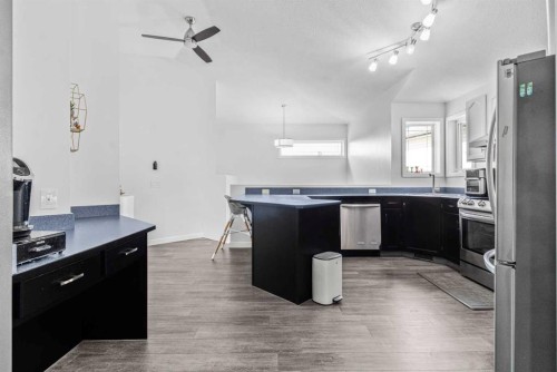 295 Coventry Road Ne, Calgary, AB - Indoor Photo Showing Kitchen