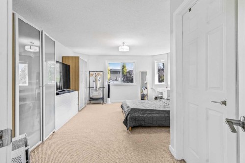 295 Coventry Road Ne, Calgary, AB - Indoor