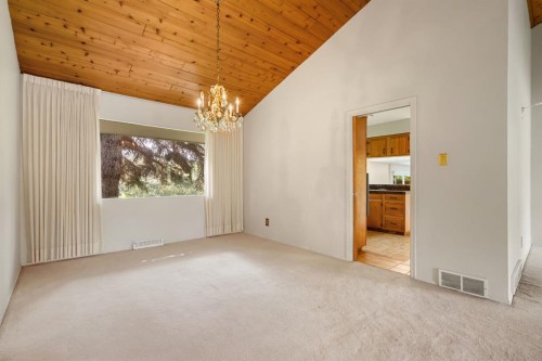 427 Willow Grove Crescent Se, Calgary, AB - Indoor Photo Showing Other Room