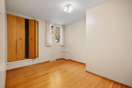 427 Willow Grove Crescent Se, Calgary, AB - Indoor Photo Showing Other Room