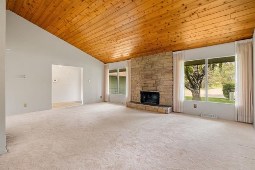 427 Willow Grove Crescent Se, Calgary, AB - Indoor With Fireplace