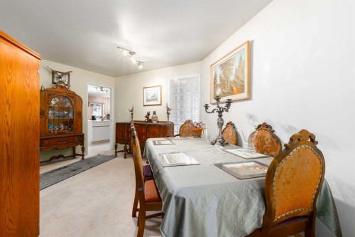 2219 Westmount Road Nw, Calgary, AB - Indoor Photo Showing Dining Room