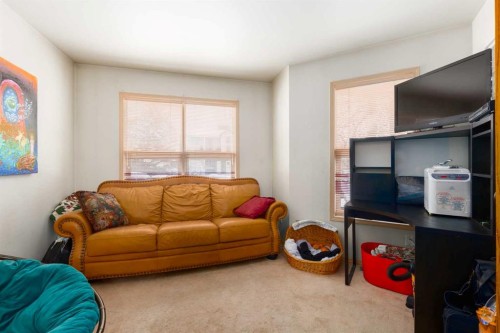 2219 Westmount Road Nw, Calgary, AB - Indoor Photo Showing Living Room