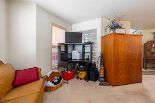 2219 Westmount Road Nw, Calgary, AB - Indoor