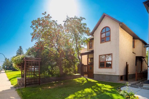 2219 Westmount Road Nw, Calgary, AB - Outdoor