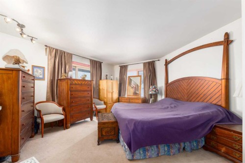 2219 Westmount Road Nw, Calgary, AB - Indoor Photo Showing Bedroom