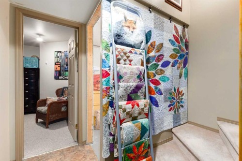 2219 Westmount Road Nw, Calgary, AB - Indoor Photo Showing Other Room