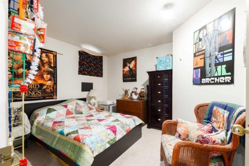 2219 Westmount Road Nw, Calgary, AB - Indoor Photo Showing Bedroom