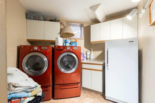 2219 Westmount Road Nw, Calgary, AB - Indoor Photo Showing Laundry Room