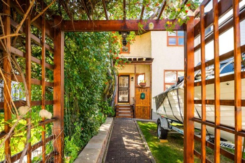 2219 Westmount Road Nw, Calgary, AB -  Photo Showing Other Room