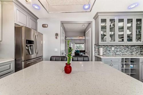 42 Taraglen Road Ne, Calgary, AB - Indoor Photo Showing Kitchen