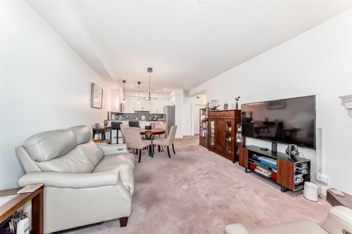 211-1005A Westmount Drive, Strathmore, AB - Indoor Photo Showing Living Room