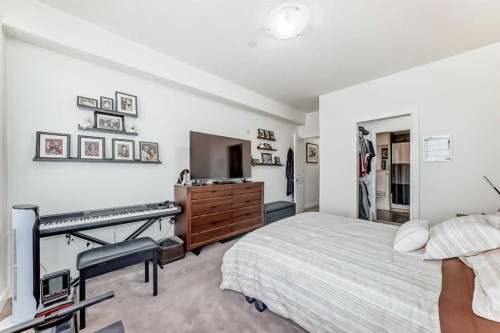 211-1005A Westmount Drive, Strathmore, AB - Indoor Photo Showing Bedroom