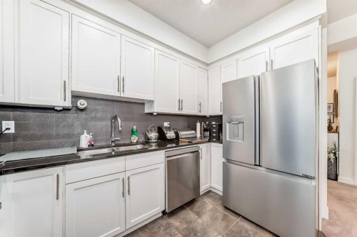 211-1005A Westmount Drive, Strathmore, AB - Indoor Photo Showing Kitchen