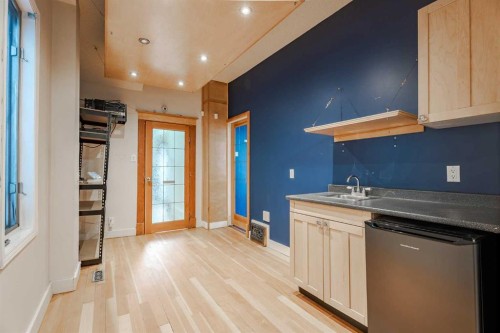 1732 11 Avenue Sw, Calgary, AB 