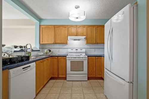 5 Country Village Landing Ne, Calgary, AB - Indoor Photo Showing Kitchen