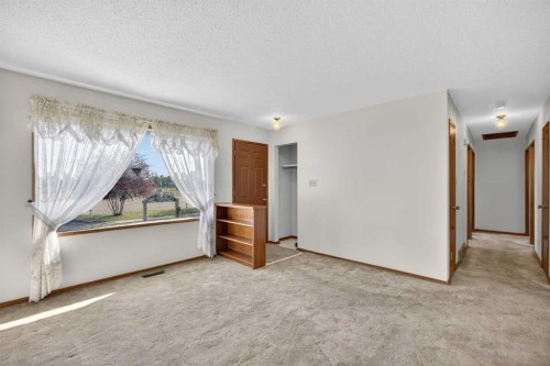 3012 30 Avenue Se, Calgary, AB - Indoor Photo Showing Other Room