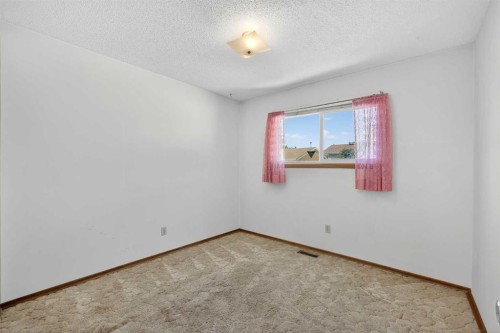 3012 30 Avenue Se, Calgary, AB - Indoor Photo Showing Other Room