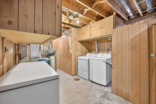 3012 30 Avenue Se, Calgary, AB - Indoor Photo Showing Laundry Room