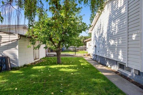 3012 30 Avenue Se, Calgary, AB - Outdoor