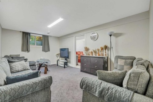 4771 Rundlehorn Drive Ne, Calgary, AB - Indoor Photo Showing Other Room
