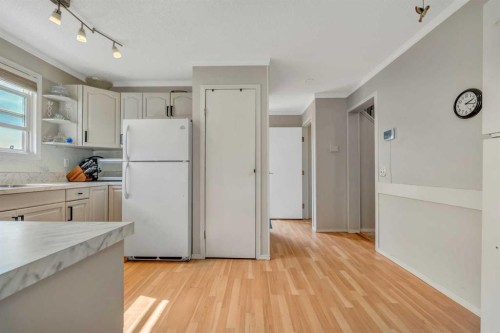 4771 Rundlehorn Drive Ne, Calgary, AB - Indoor Photo Showing Kitchen