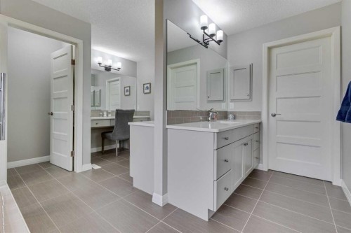 55 Sage Bluff Green Nw, Calgary, AB - Indoor Photo Showing Bathroom
