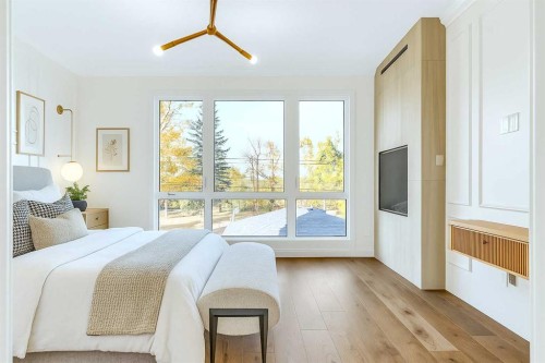 1222 8 Avenue Se, Calgary, AB - Indoor Photo Showing Bedroom