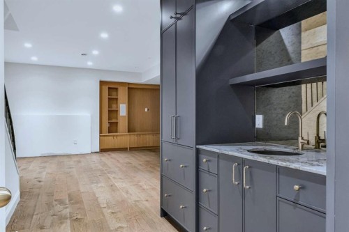 1222 8 Avenue Se, Calgary, AB - Indoor Photo Showing Kitchen With Upgraded Kitchen