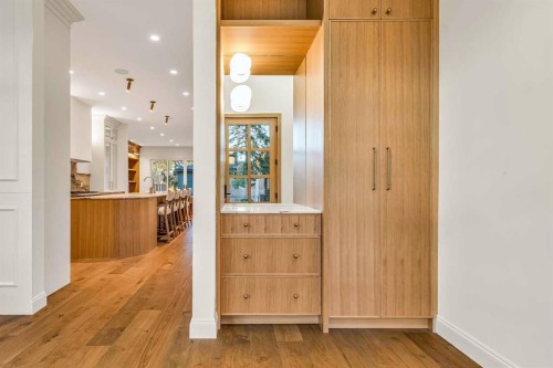 1222 8 Avenue Se, Calgary, AB - Indoor Photo Showing Other Room