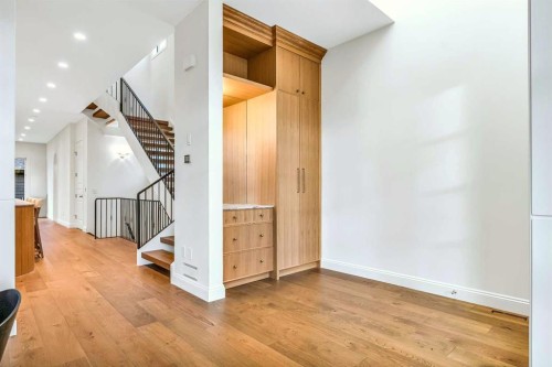 1222 8 Avenue Se, Calgary, AB - Indoor Photo Showing Other Room