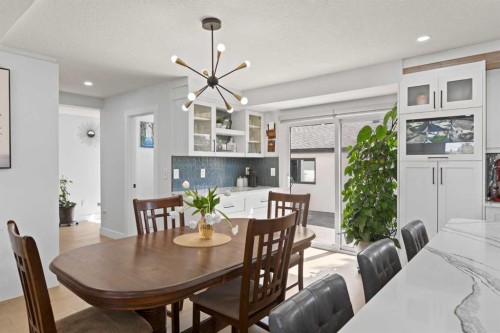 201 Wascana Crescent Se, Calgary, AB - Indoor Photo Showing Dining Room