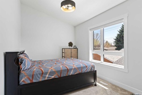201 Wascana Crescent Se, Calgary, AB - Indoor Photo Showing Bedroom