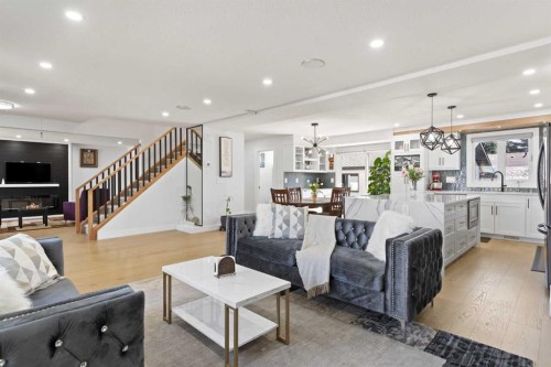 201 Wascana Crescent Se, Calgary, AB - Indoor Photo Showing Living Room