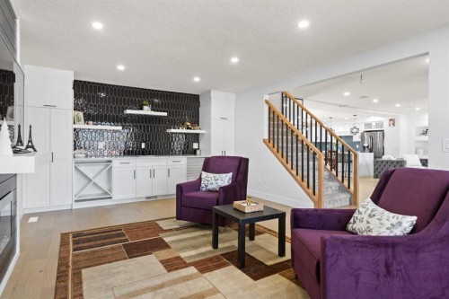 201 Wascana Crescent Se, Calgary, AB - Indoor Photo Showing Living Room