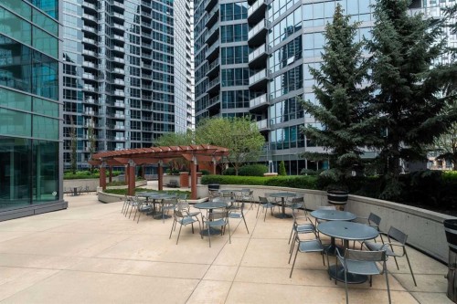 1503-220 12 Avenue Se, Calgary, AB - Outdoor